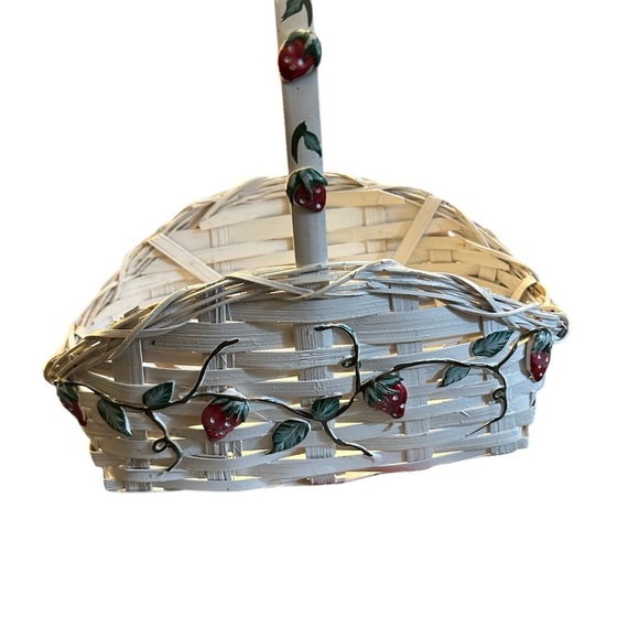 Vintage Strawberry and Rose Decorated Woven Baskets (2) - Picture 1 of 14